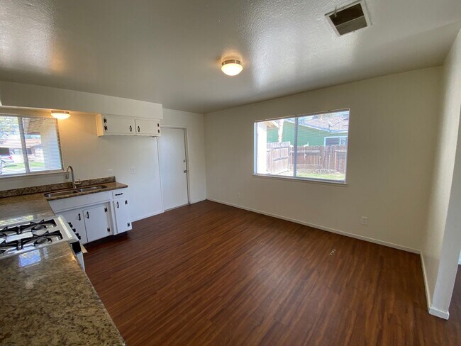 Building Photo - Tulare Home for Rent coming soon!