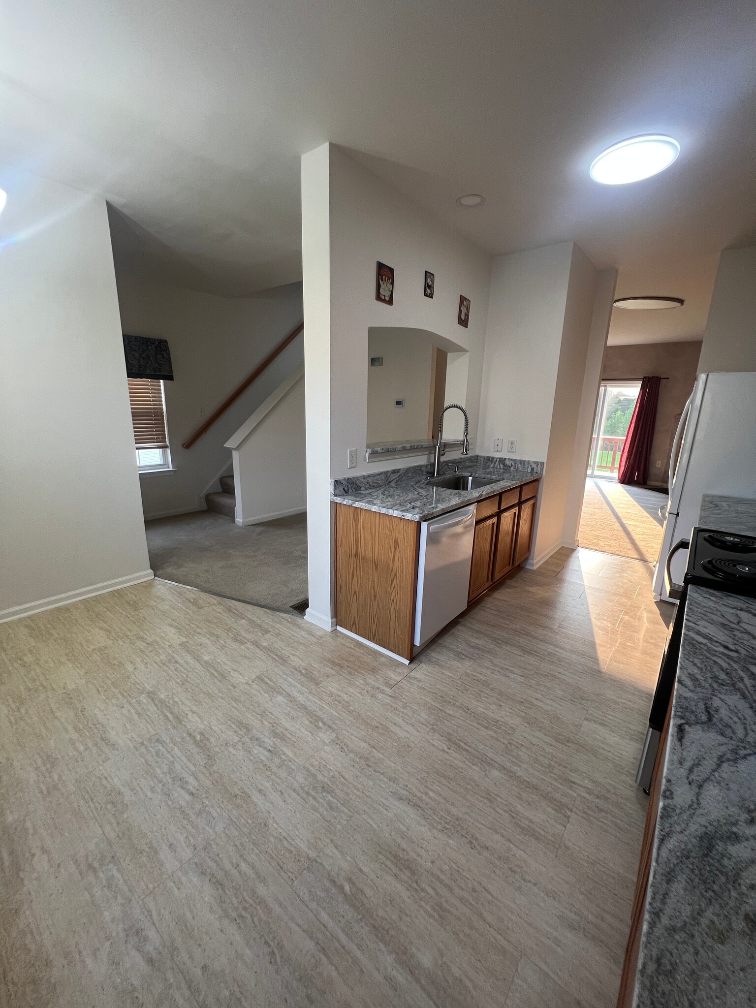 Building Photo - 8 Dolmen Ln