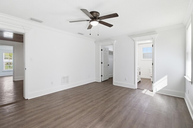 Building Photo - 17 Timberwood Ct