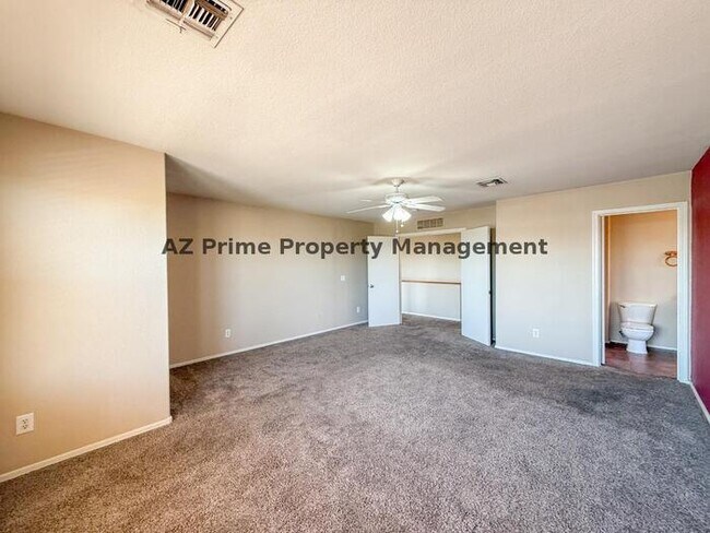 Building Photo - 583 W Racine Loop