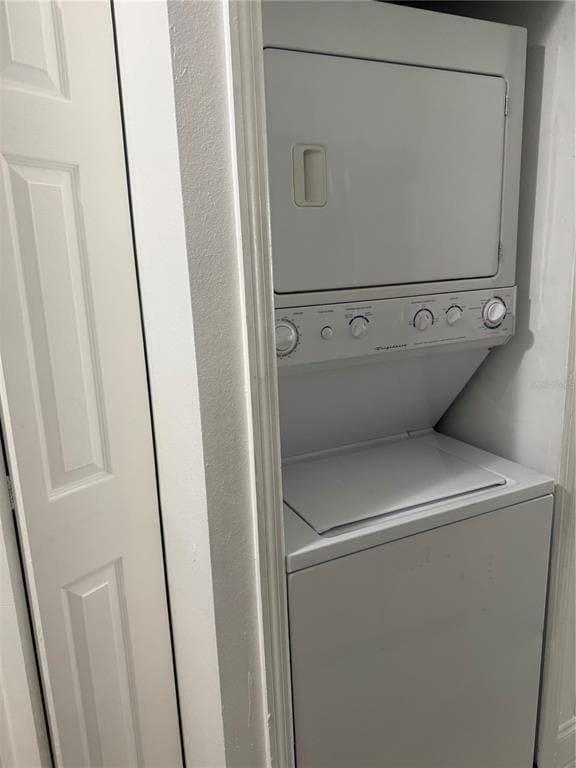 Building Photo - 2128 Bahamas Ct