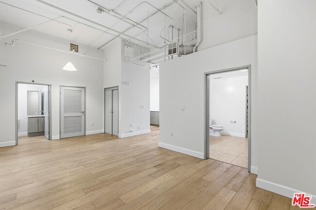 Building Photo - 1130 Flower St