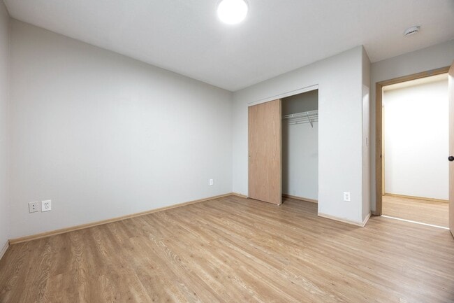 Building Photo - 5Bed/2.5 Bath home available in SE Portland