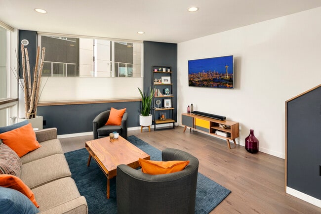 Building Photo - 208 16th Ave