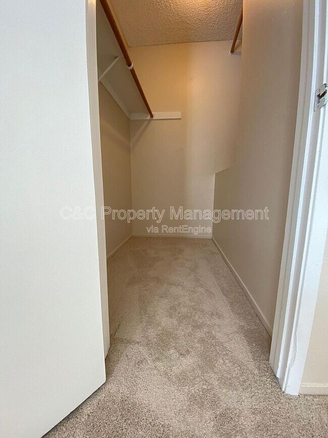 Building Photo - 1864 Roca Ct