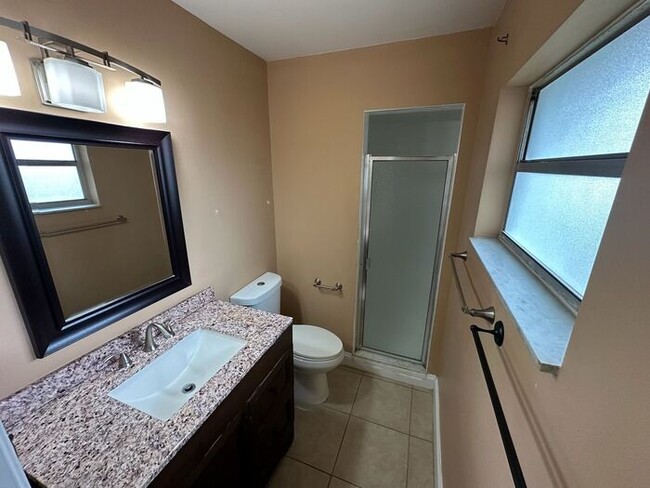 Building Photo - Beautiful Updated 3/2 Home in Winter Park!