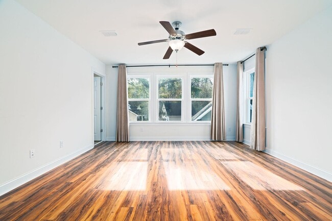 Building Photo - Your Calm Charleston Retreat!