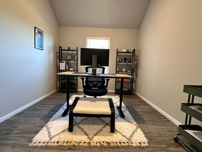 Building Photo - 1104 Magpie Lane