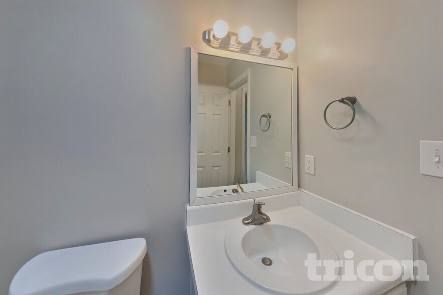 Building Photo - 305 Aqua Marine Ln