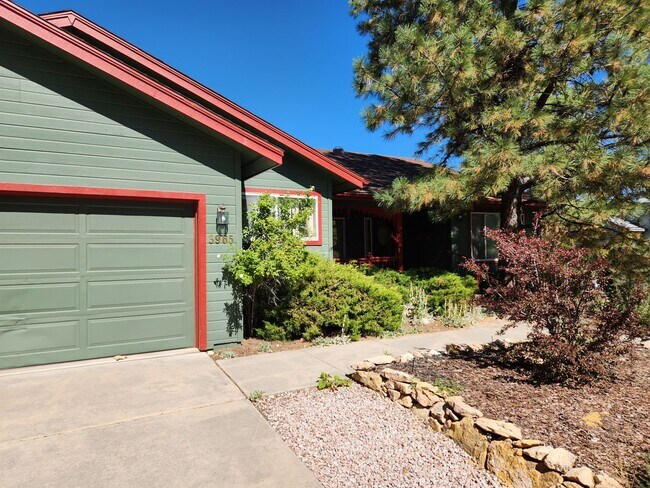 Building Photo - Available in JULY!  Large Single level Sin...