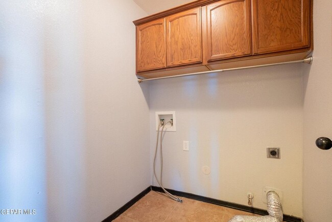 Building Photo - 3274 Maple Point Dr