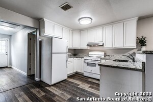 Building Photo - 423 Millard St