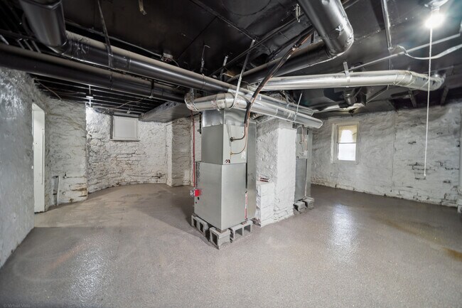 Building Photo - 132 Akin Ave