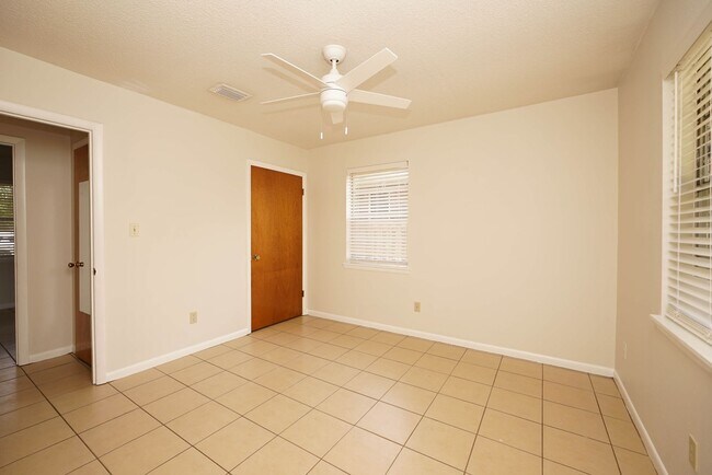 Building Photo - 260 Glenview Ave
