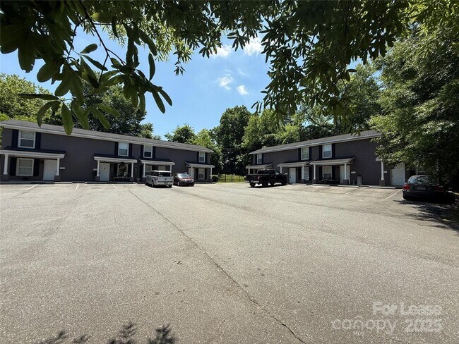 Primary Photo - 1512 Seigle Ave