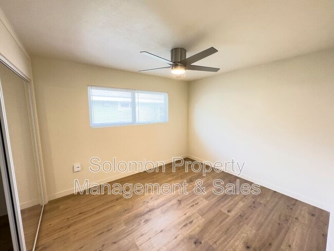 Building Photo - 515 N Ditmar St