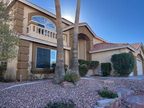 Building Photo - 6 bedroom Home With Pool and Basement