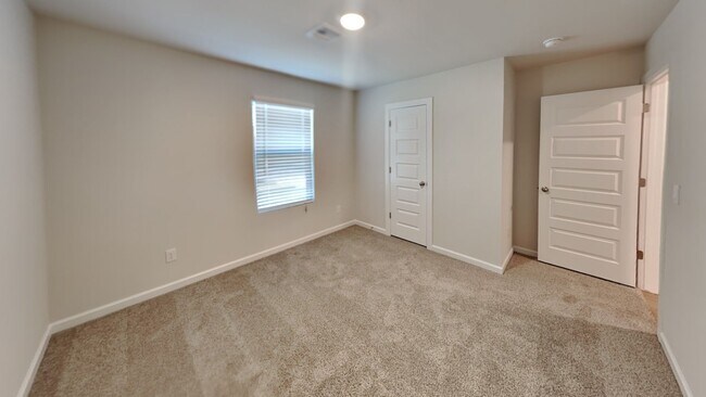 Building Photo - Brand New 4 Bedroom 2 Bath Home in Yukon S...