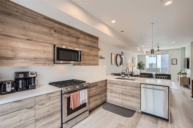Building Photo - New Townhome with Private Patio