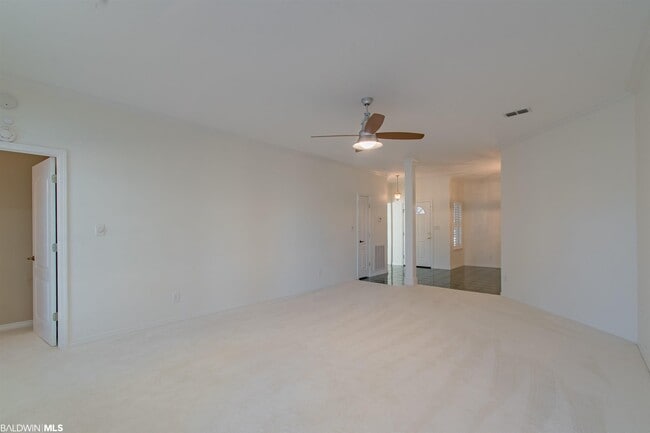 Building Photo - 117 Club Dr