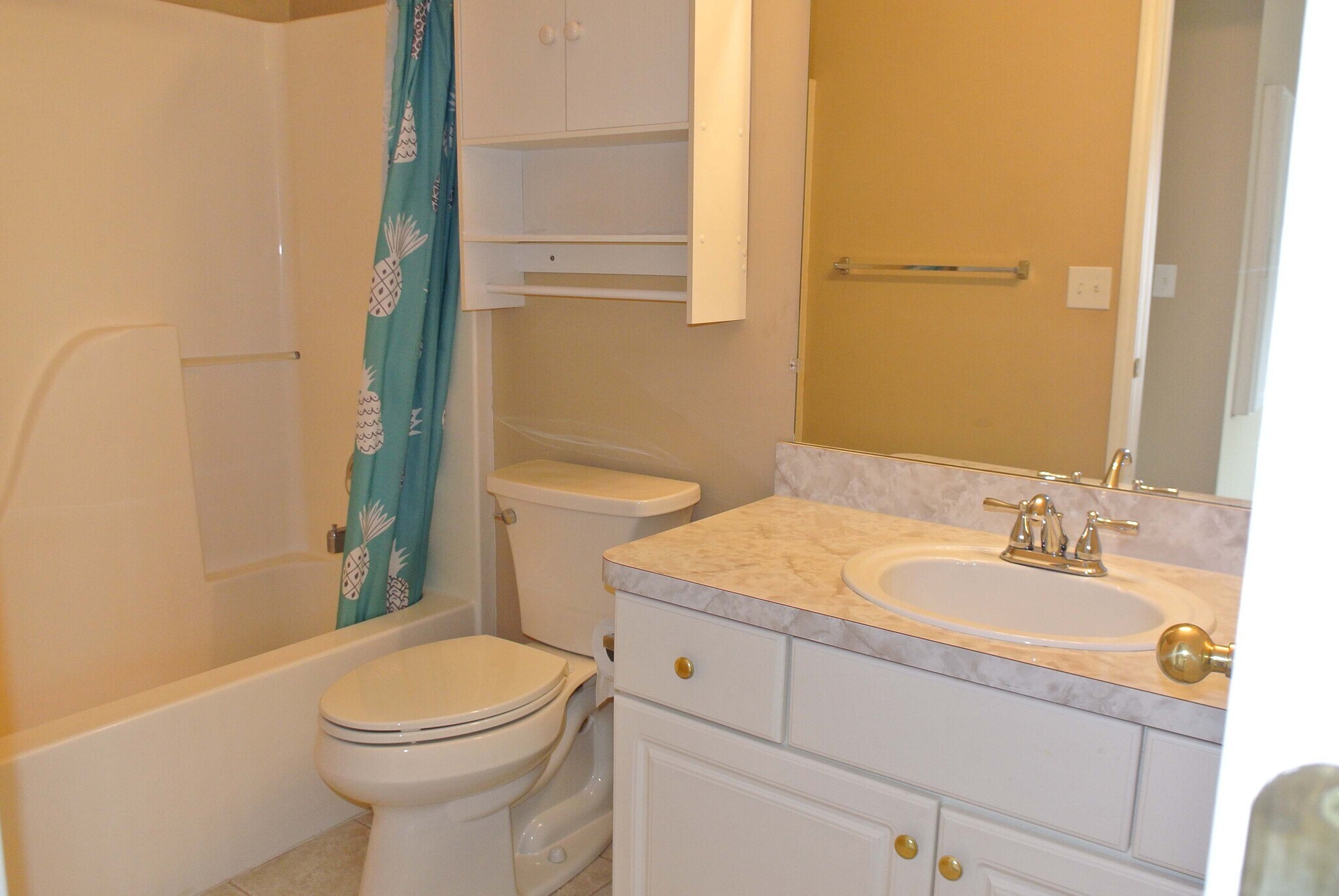 Updated Master Bathroom 2 with Tub - 6649 Quail Run Cir