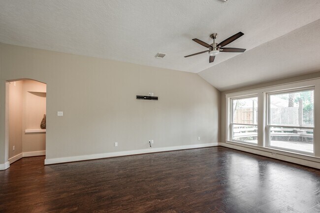 Building Photo - 2506 S Strathford Ln