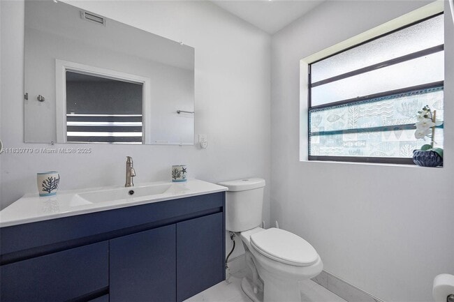 Building Photo - 9570 Jamaica Dr