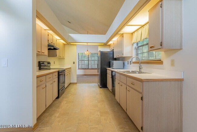 Building Photo - 3619 Bridgewood Dr