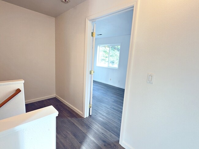 Building Photo - 6731 SE Fern Ave