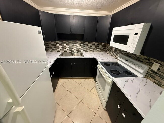 Building Photo - 1055 W 77th St