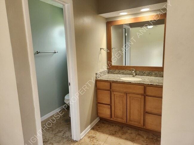 Building Photo - **Discover Your Dream Home: Spacious 4-Bed...