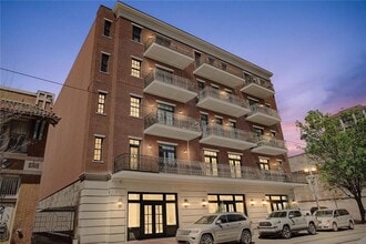 Building Photo - 731 St Charles Ave