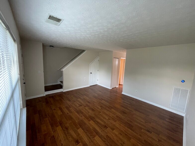 Building Photo - 104 Waterview Dr