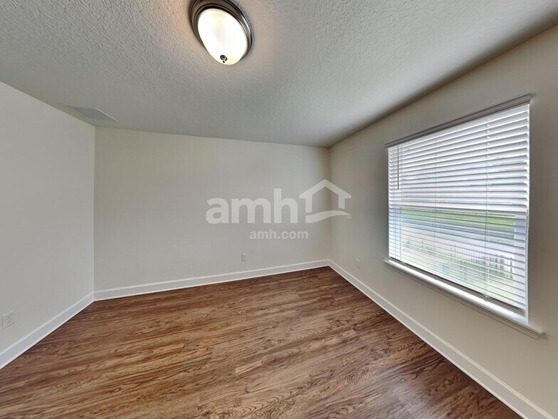 Building Photo - 3058 Creek Village Ln