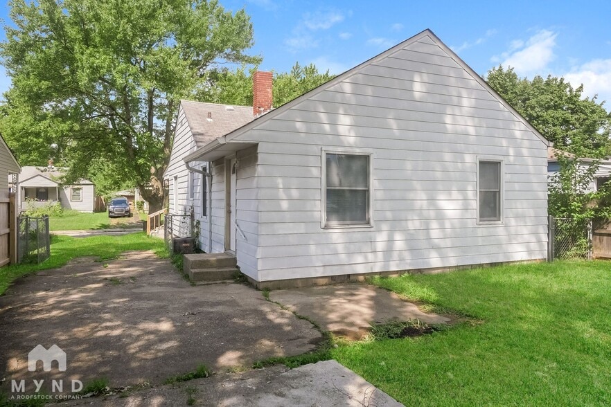 Building Photo - 2021 N Drexel Ave