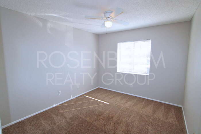 Building Photo - 410 E 9th Ave