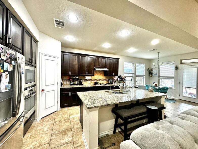 Building Photo - 7631 McKinney Hls