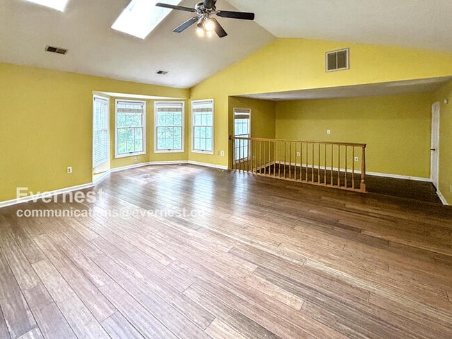 Building Photo - 3059 Southampton Dr