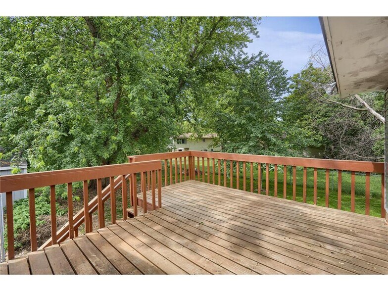 Building Photo - 9937 Deerwood Ln N