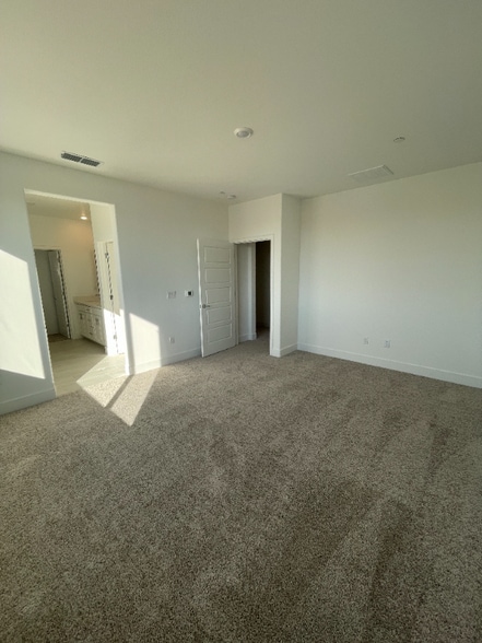 Building Photo - 4803 Lukella Dr