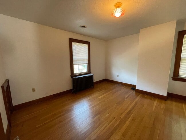 Building Photo - Spacious 3 Bedroom Single Family Home with...