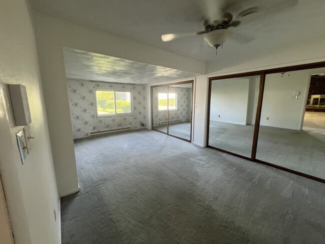 Building Photo - 509 E Riverview Ave