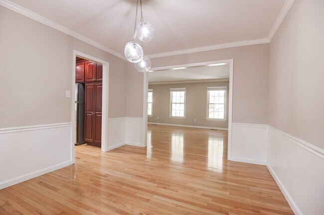 Building Photo - 3 Bedroom 2.5 Bath SFH in Fairfax for Rent!
