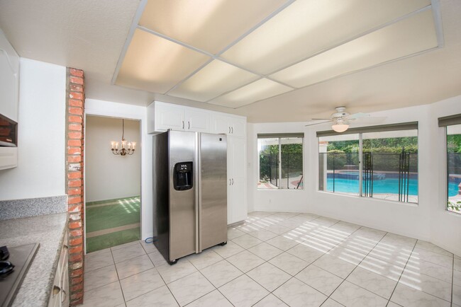 Building Photo - Rose Hills