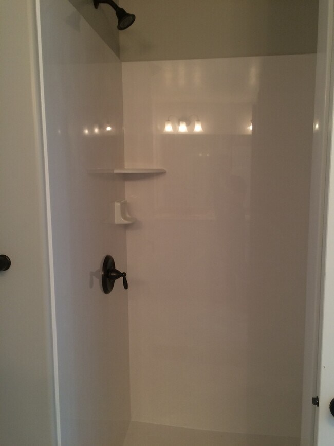 Building Photo - 4 Bedroom Townhome in Herriman!