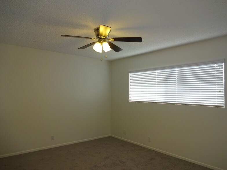 Masterbedroom - 841 W 25th St