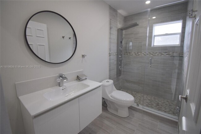 Building Photo - 1021 Cedar Falls Dr