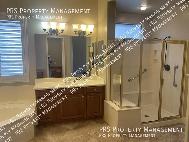 Building Photo - 4626 E Blue Spruce Ln