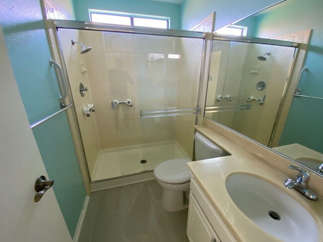 Building Photo - Remodeled Beauty!