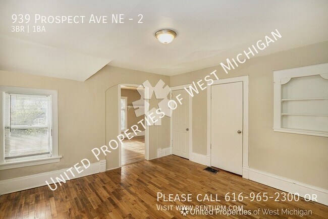 Building Photo - Available Now | 3 Bedroom, 1 Bath Upper Le...